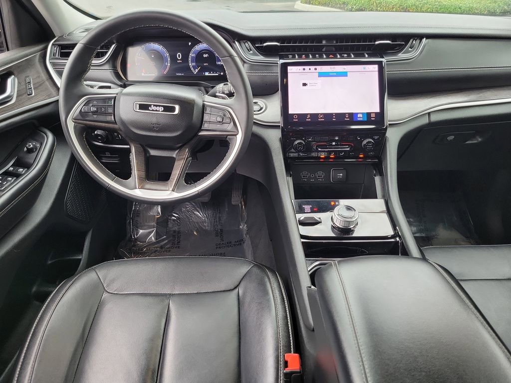 Certified 2023 Jeep Grand Cherokee Limited image 4