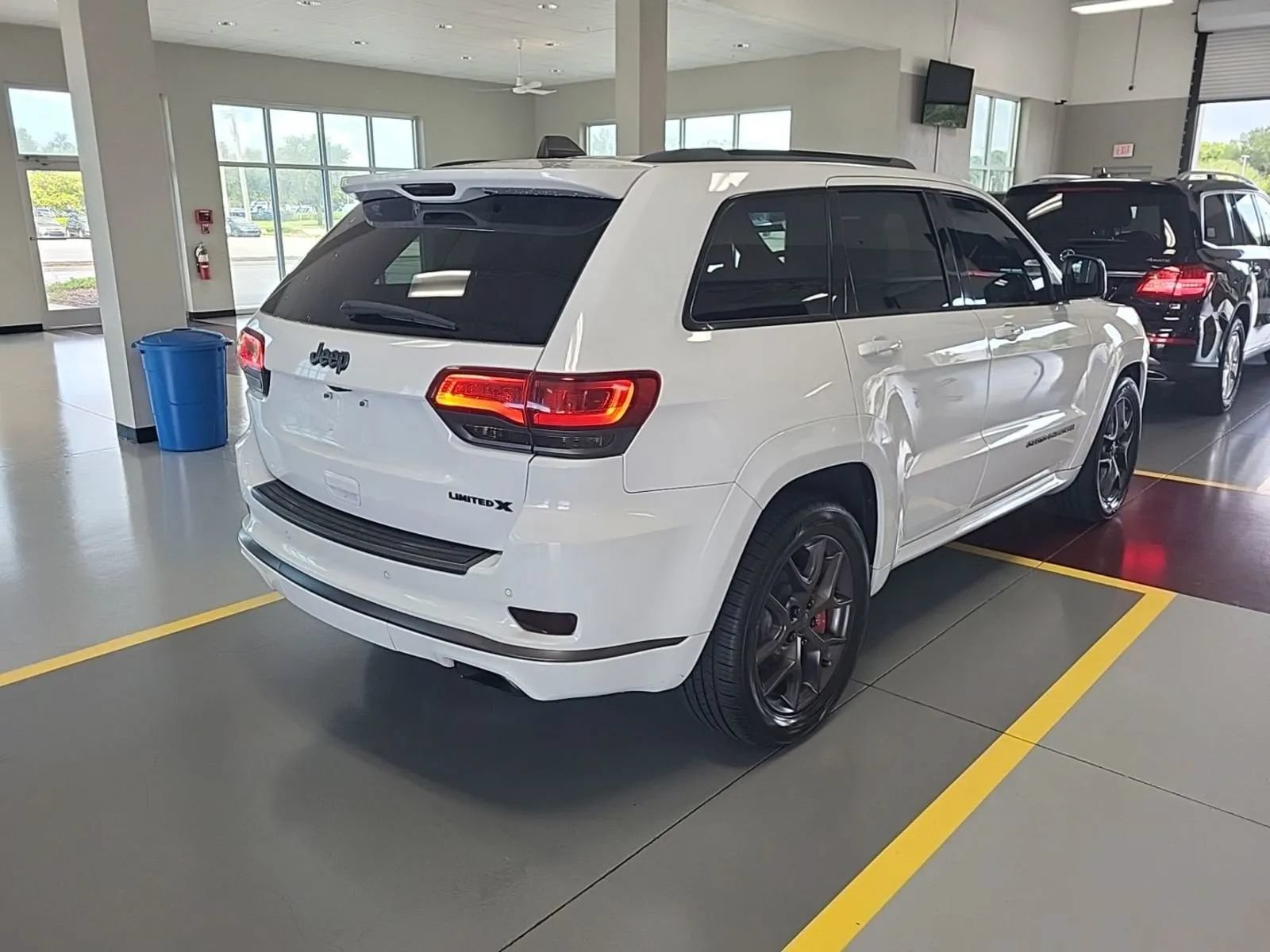 Used 2019 Jeep Grand Cherokee Limited X RWD image 3