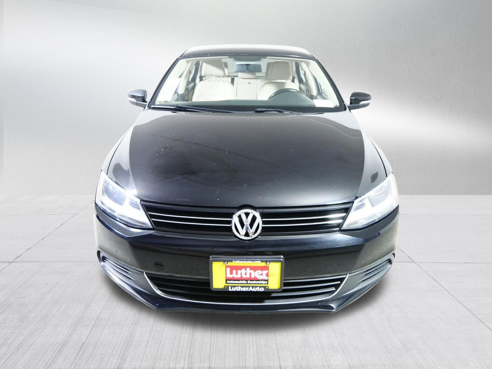 Used 2014 Volkswagen Jetta SE FWD image 2