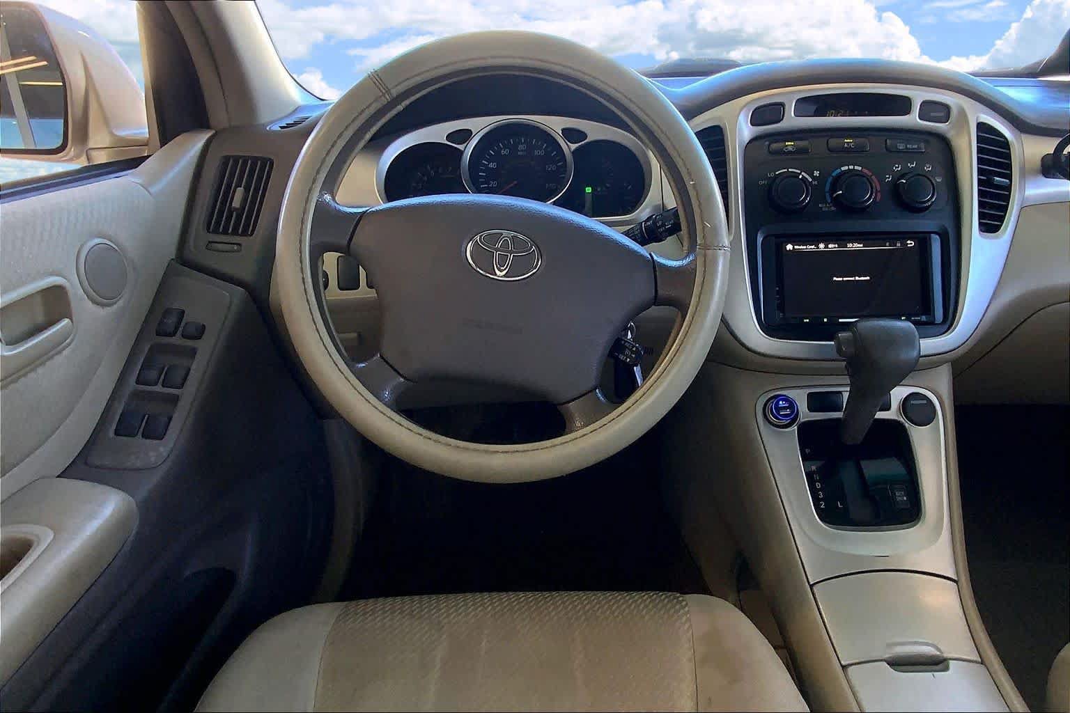 Used 2005 Toyota Highlander 4WD V6 w/ 3rd Row image 14