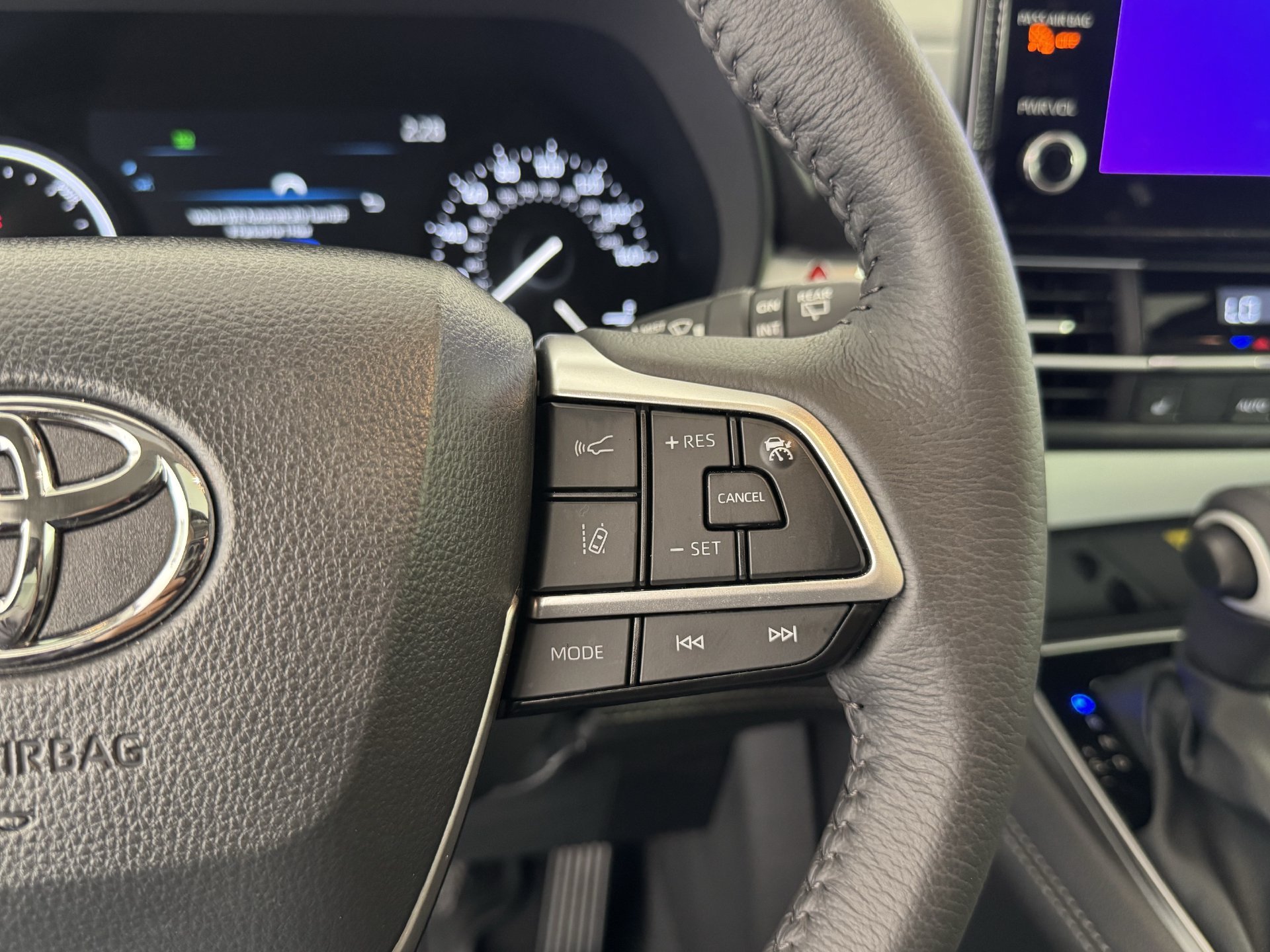 Certified 2026 Toyota Sienna XLE FWD image 30