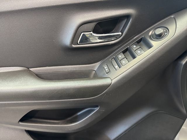 Used 2022 Chevrolet Trax LT w/ Sport Edition image 25