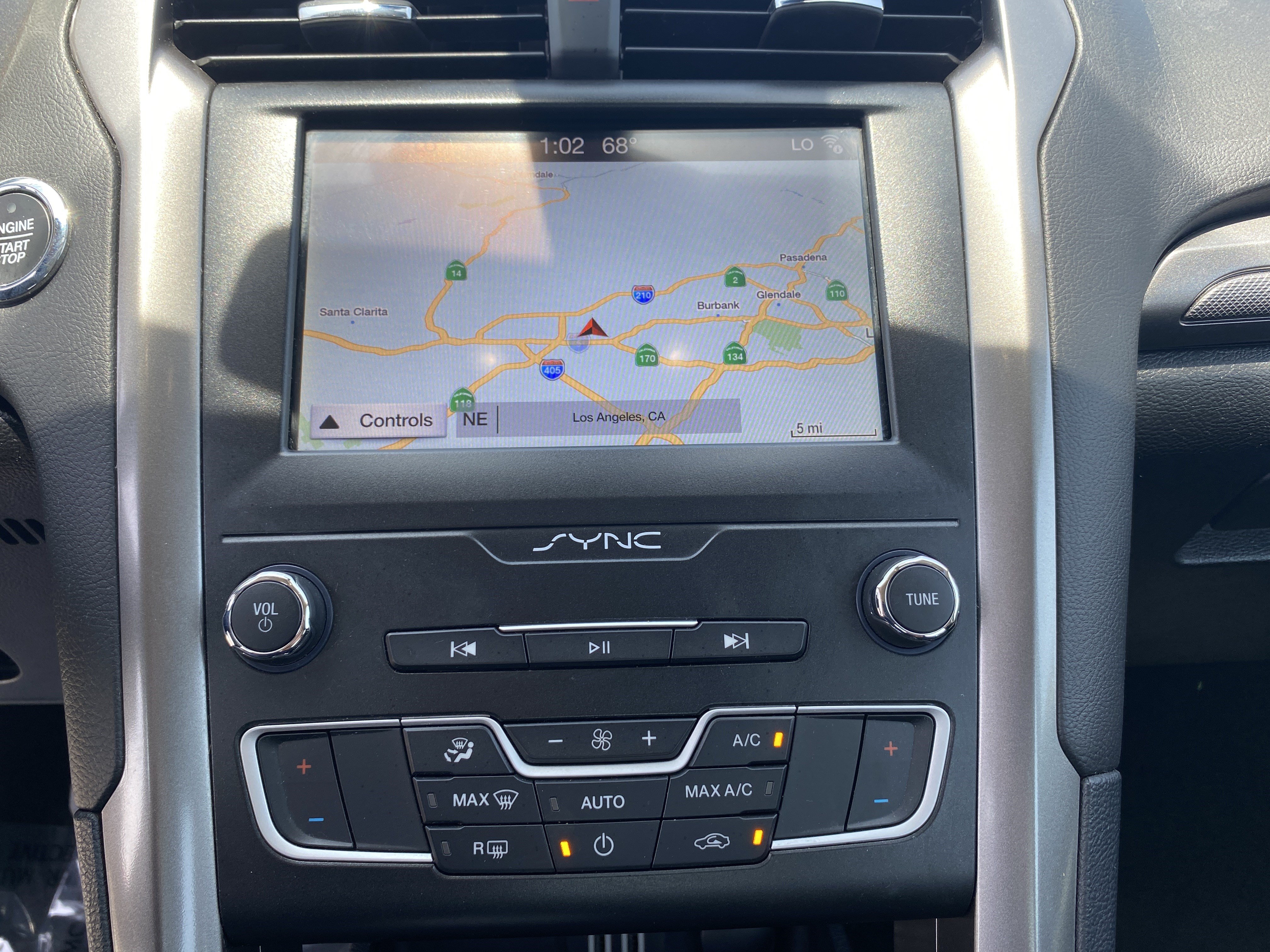 Used 2019 Ford Fusion SE FWD image 15