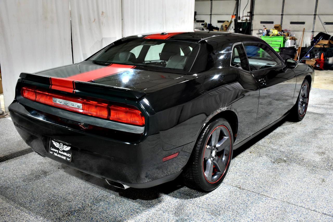 Used 2013 Dodge Challenger SXT image 32
