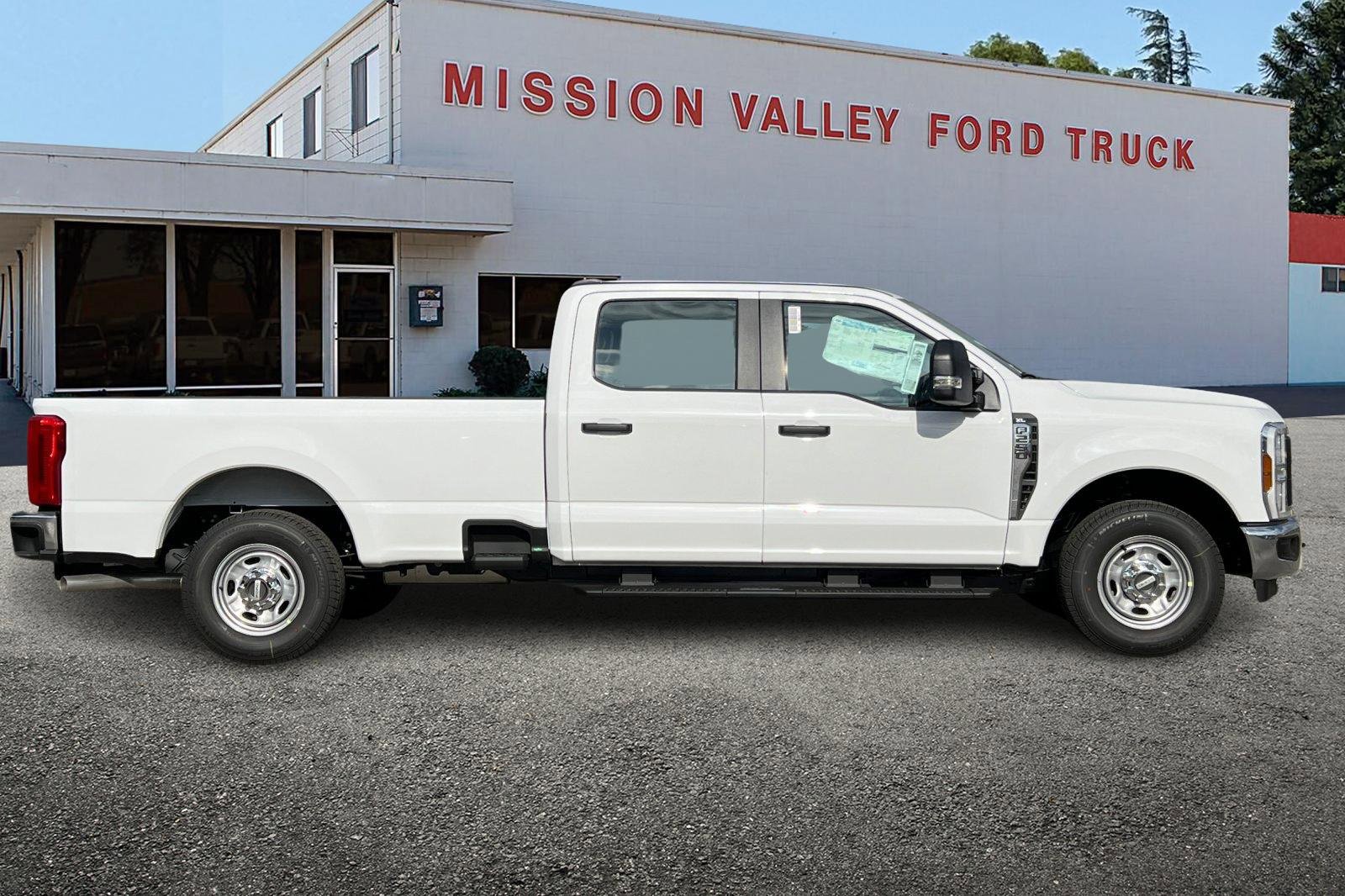 New 2026 Ford F250 XL w/ XL Chrome Package image 3