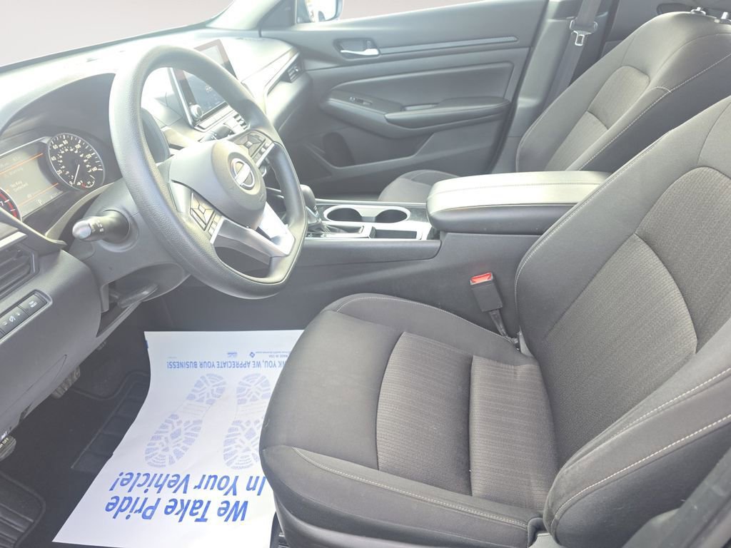 Used 2024 Nissan Altima 2.5 SV FWD image 9