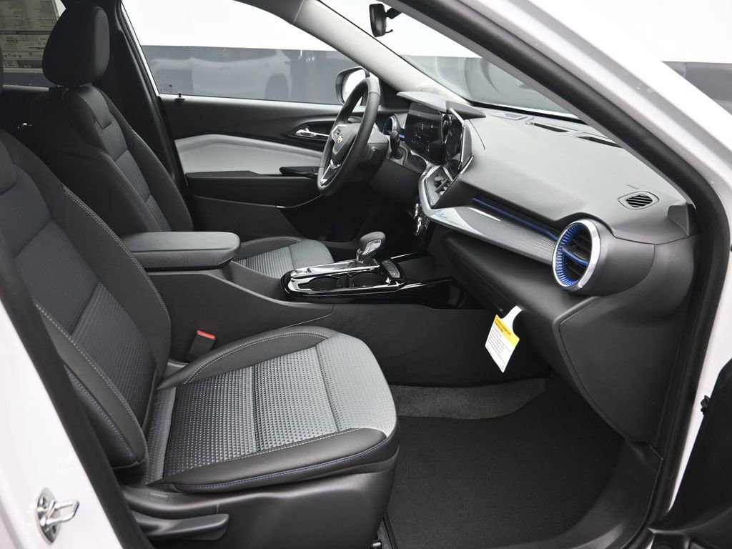 New 2026 Chevrolet Trax LT w/ Driver Confidence Package image 7
