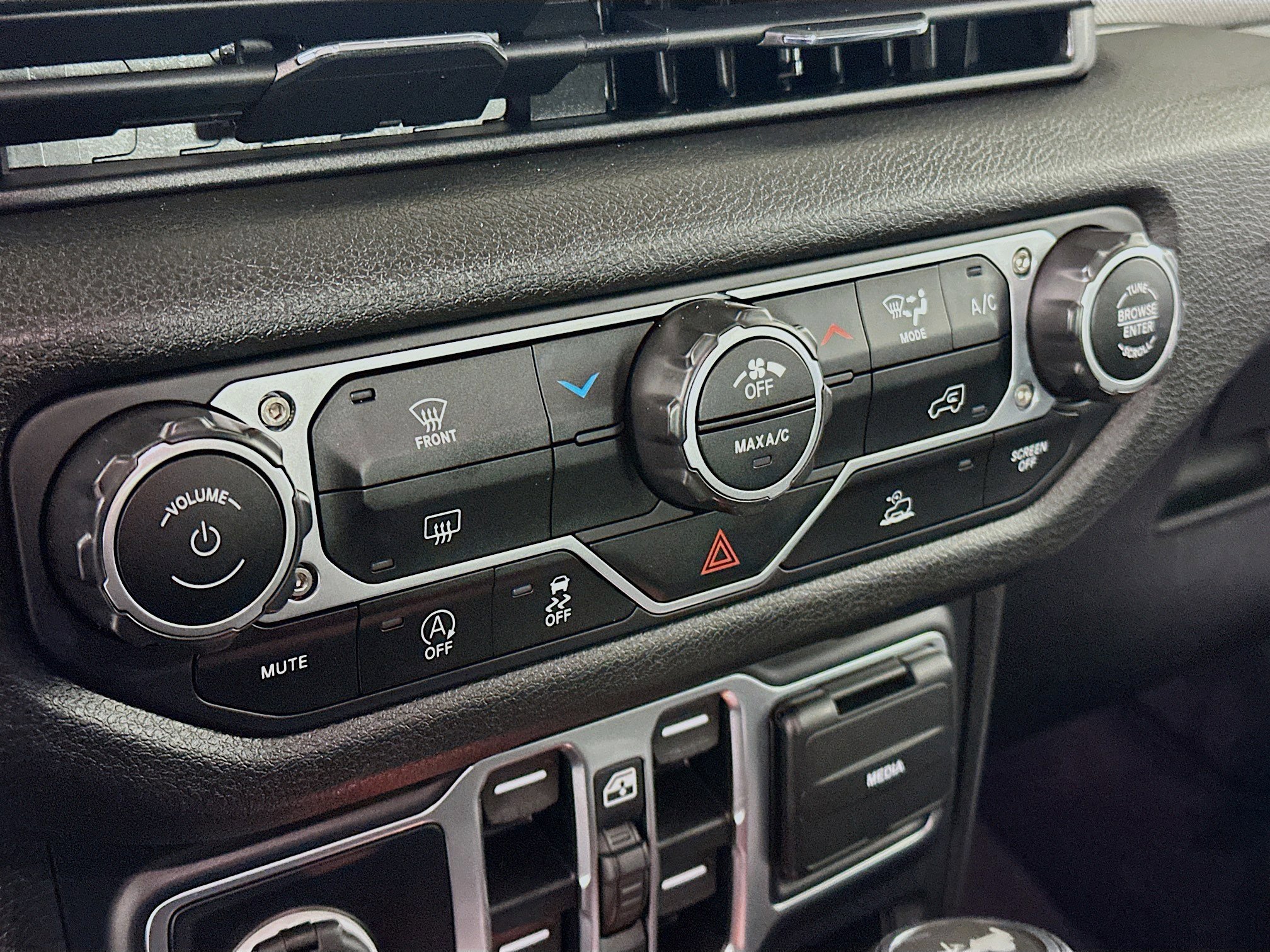 Used 2025 Jeep Wrangler Sport S image 22