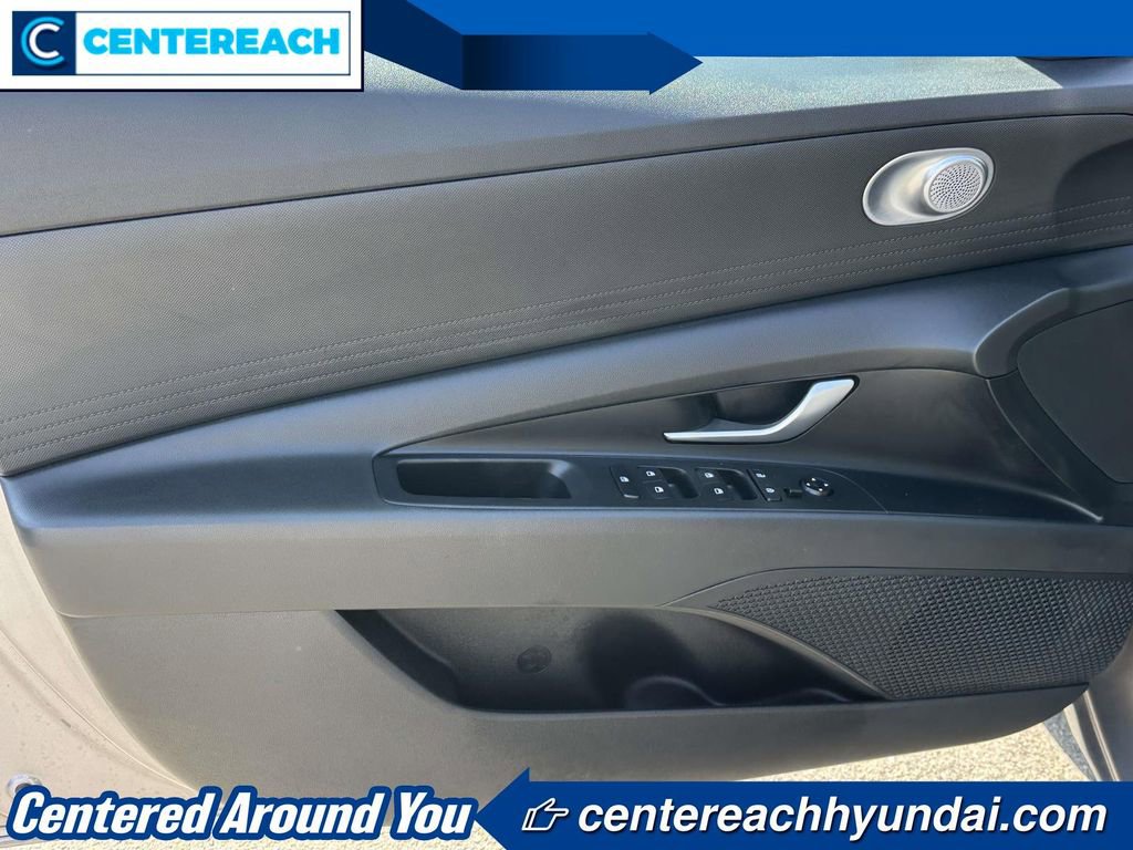 Used 2023 Hyundai Elantra SEL w/ Preferred Accessory Package FWD image 13