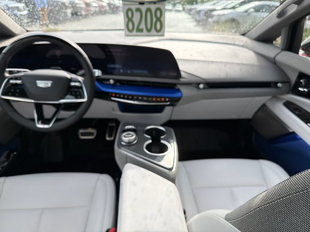 Certified 2025 Cadillac Optiq Sport 1 w/ LPO, Floor Liner Package AWD/4WD image 33