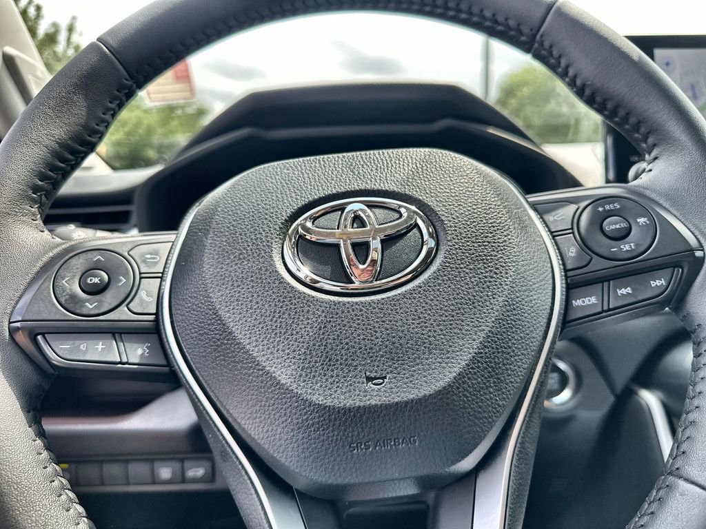 Used 2025 Toyota RAV4 Limited FWD image 33