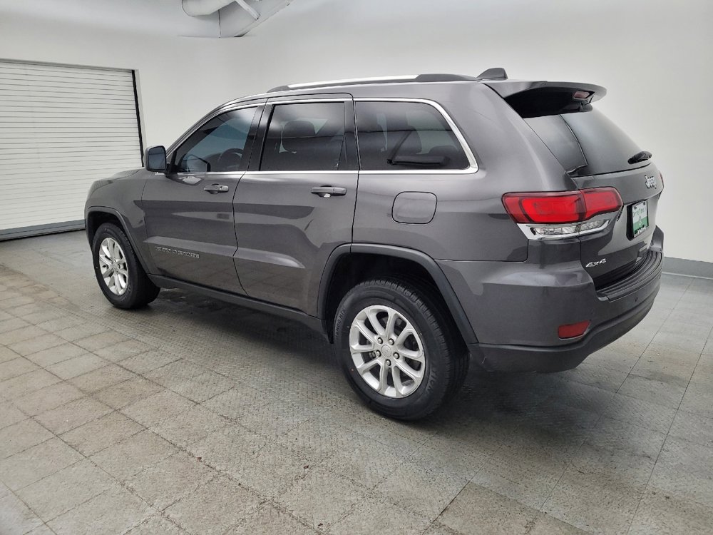 Used 2021 Jeep Grand Cherokee Laredo image 3