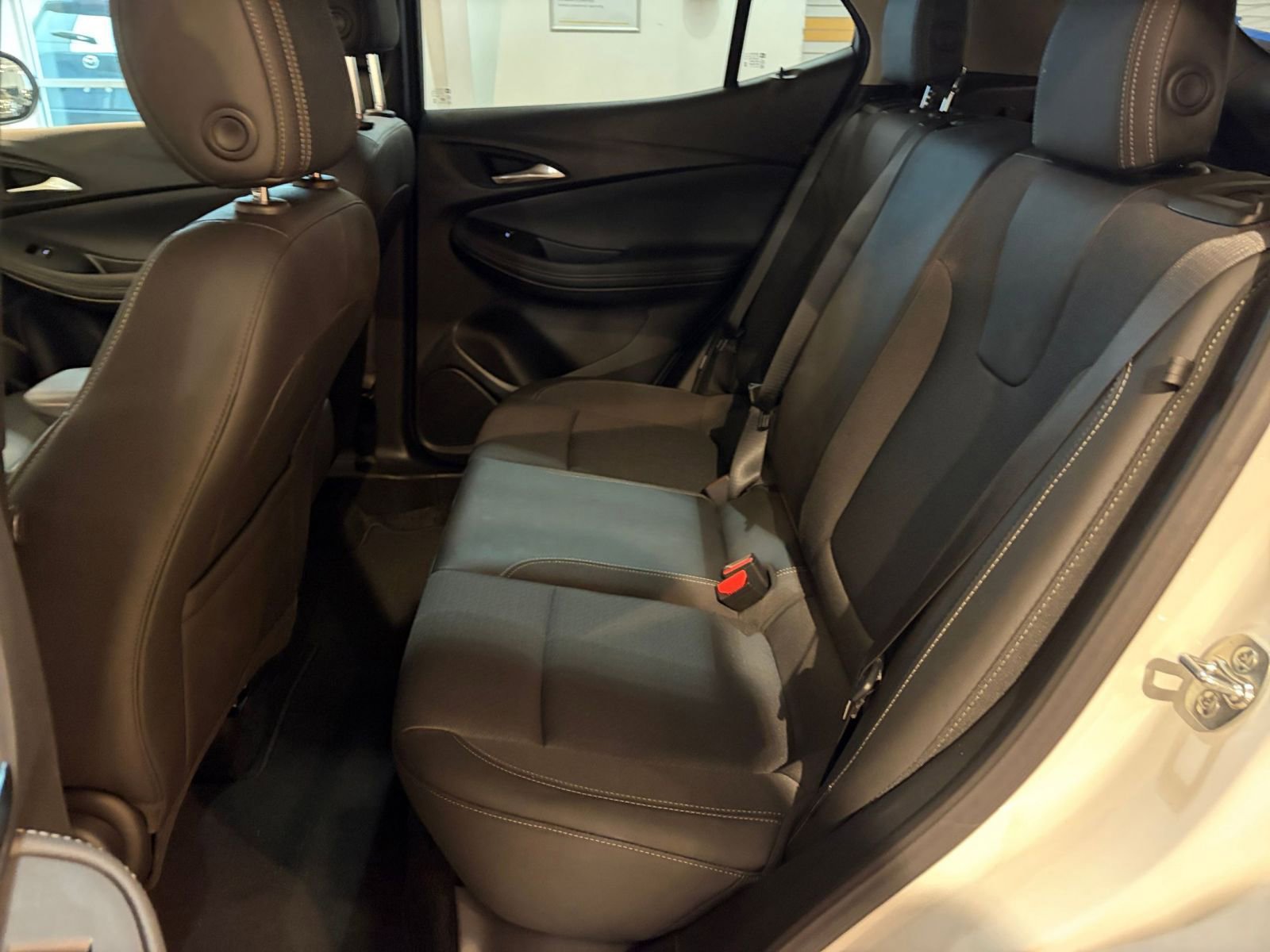 Used 2025 Buick Encore GX Preferred image 24