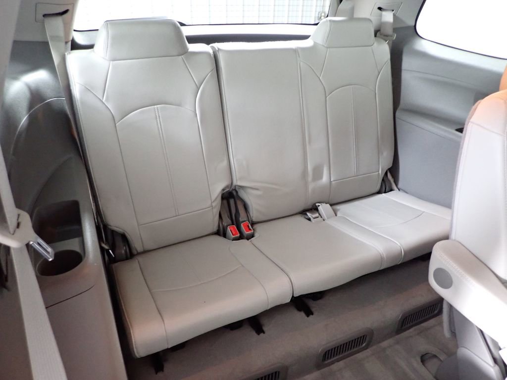 Used 2015 GMC Acadia SLT image 35