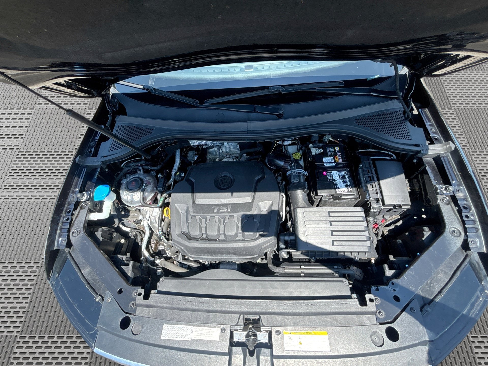 Used 2020 Volkswagen Tiguan SE R-Line AWD/4WD image 18