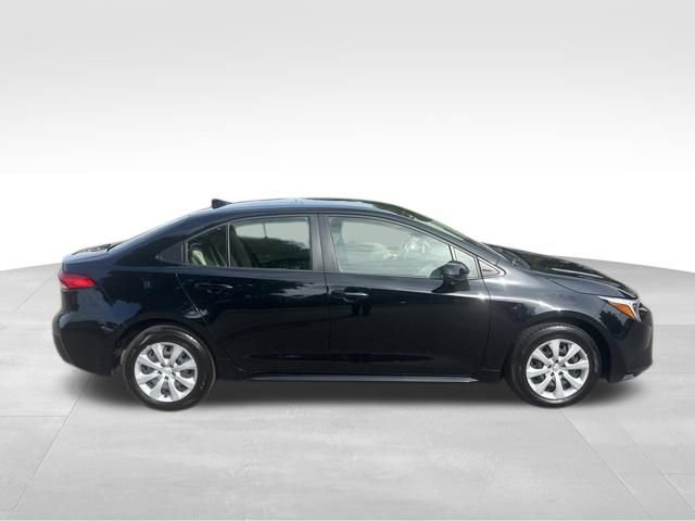 Used 2025 Toyota Corolla LE FWD image 6