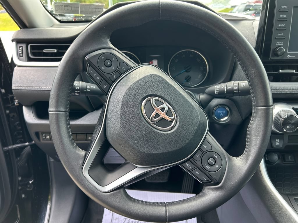 Used 2021 Toyota RAV4 XLE Premium AWD/4WD image 15