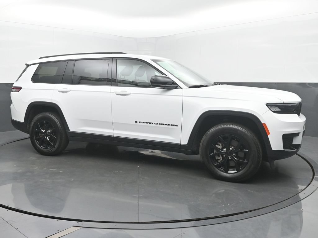 Used 2025 Jeep Grand Cherokee L Laredo AWD/4WD image 3