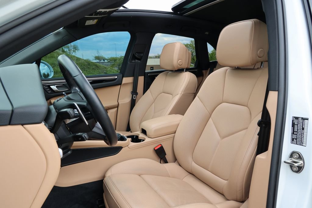 Certified 2023 Porsche Macan Turbo AWD/4WD image 5