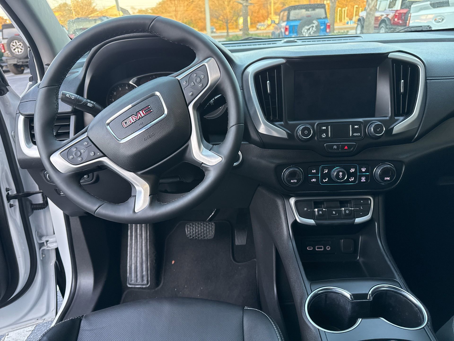 Used 2024 GMC Terrain SLT image 18