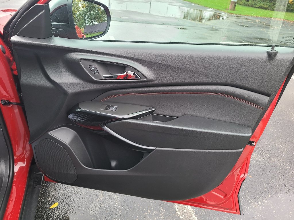 Used 2026 Chevrolet Trax RS w/ Sunroof Package FWD image 9
