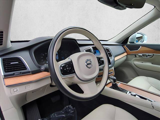 Used 2022 Volvo XC90 T6 Momentum AWD/4WD image 10