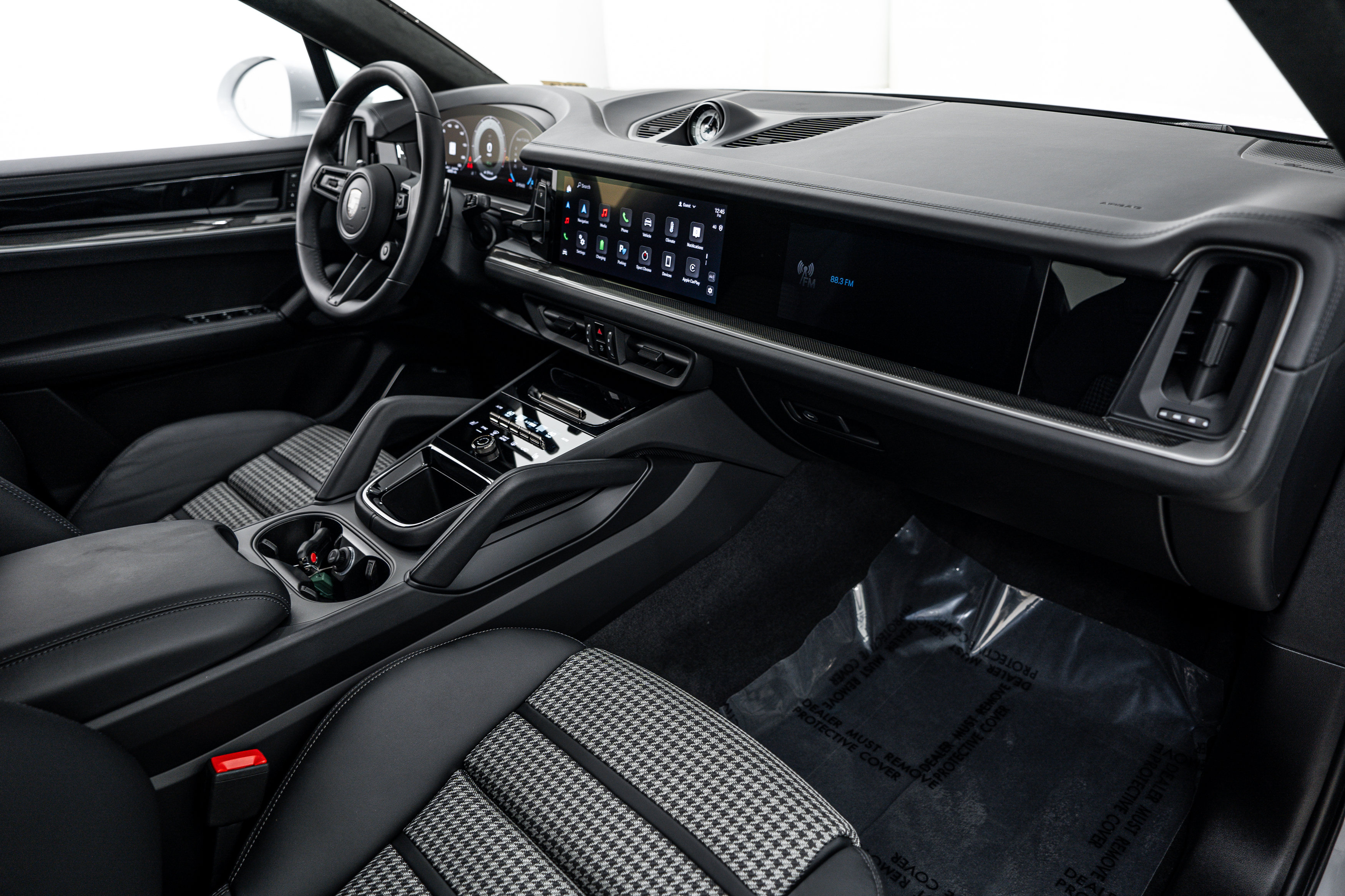 Certified 2025 Porsche Cayenne Turbo AWD/4WD image 14