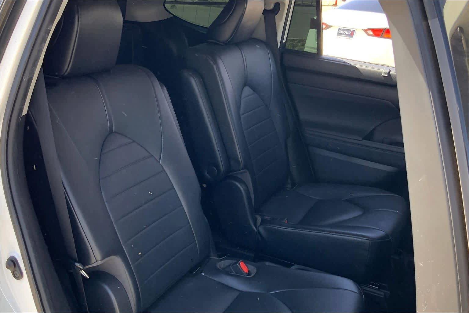 Used 2021 Toyota Highlander XLE AWD/4WD image 20