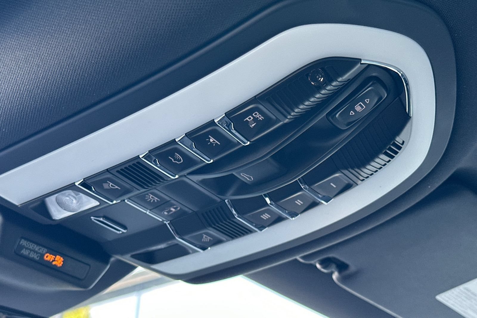 New 2026 Porsche Macan AWD/4WD image 21