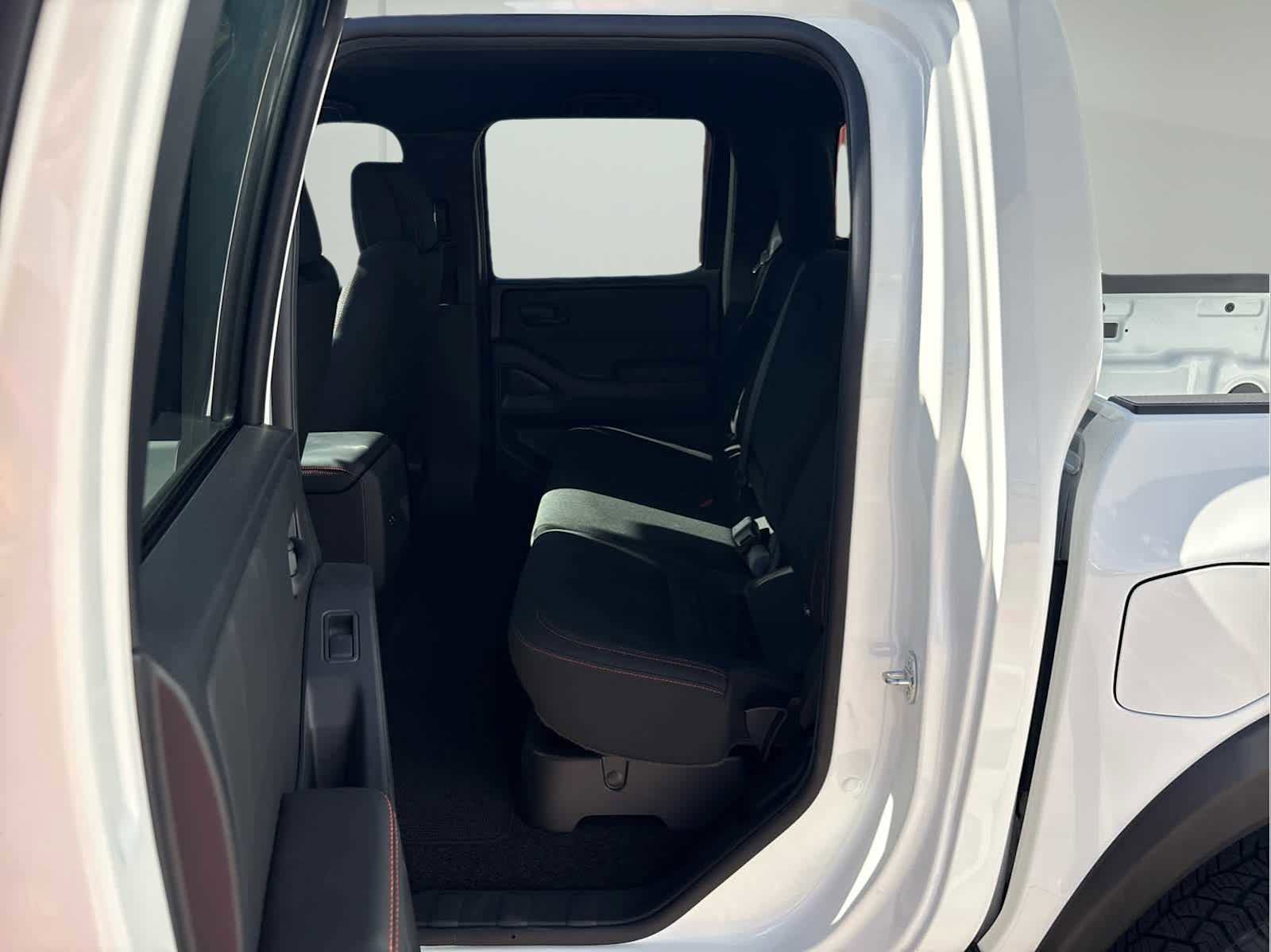 Used 2026 Nissan Frontier PRO-4X AWD/4WD image 12