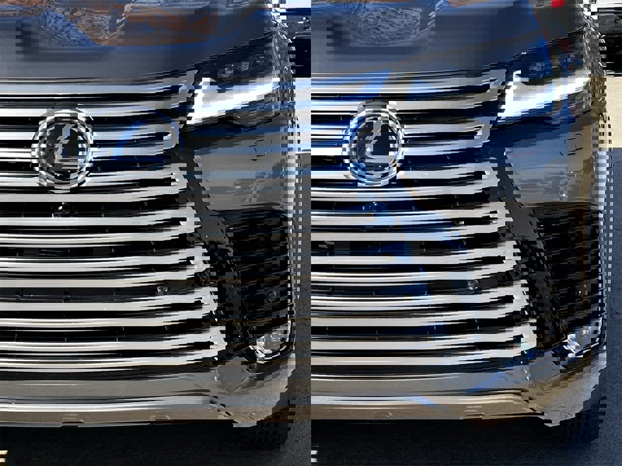 Used 2024 Lexus LX 600 4WD w/ Luxury Package image 8