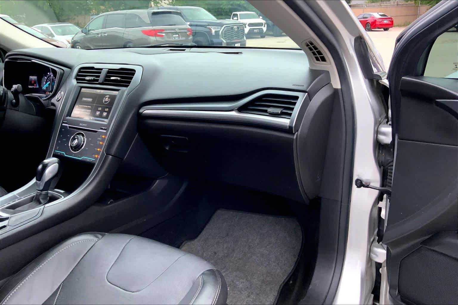 Used 2014 Ford Fusion Titanium FWD image 18