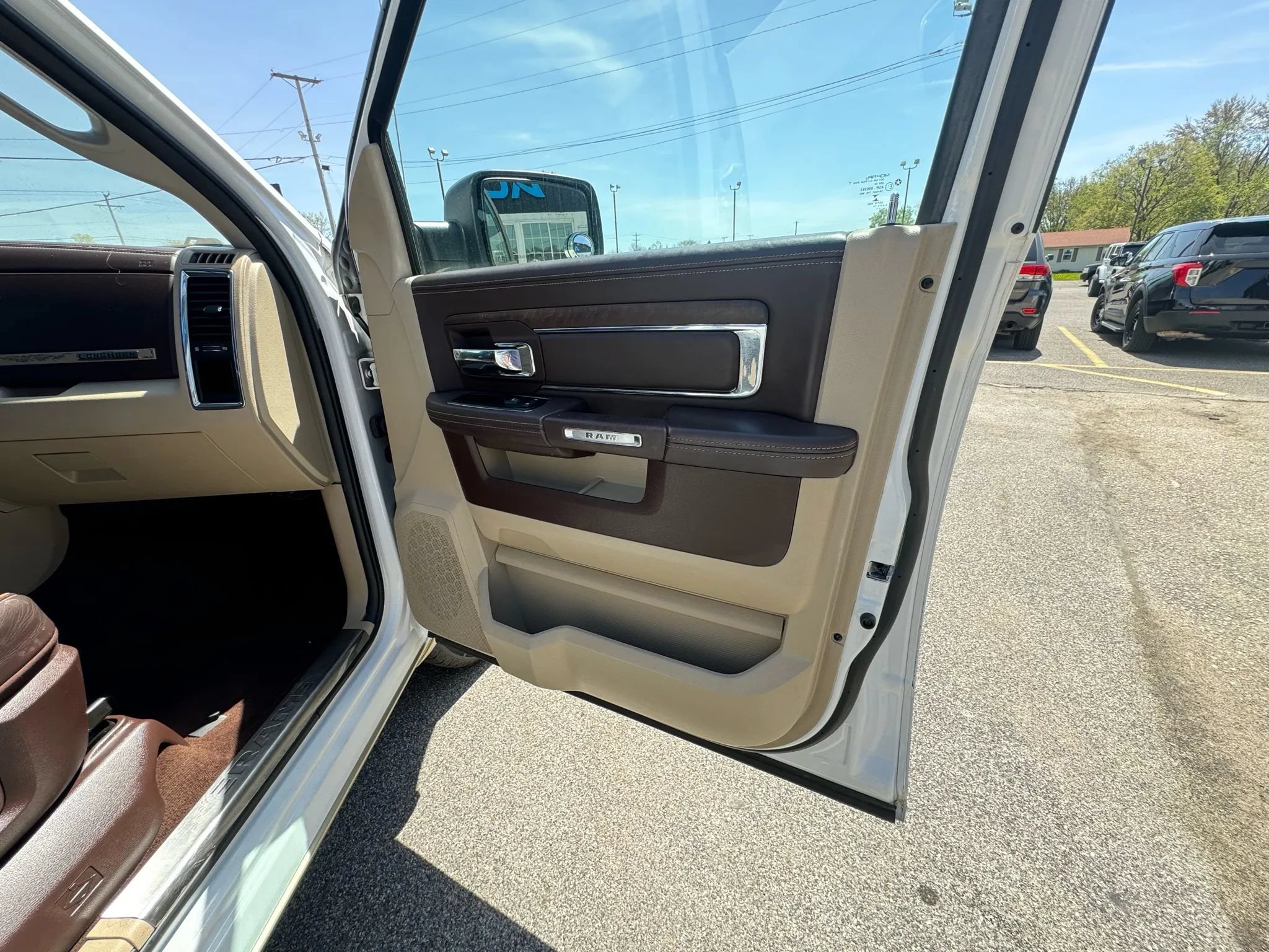 Used 2014 RAM 1500 Laramie Longhorn w/ Convenience Group AWD/4WD image 13