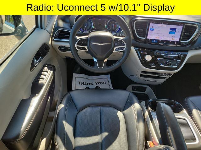 Certified 2024 Chrysler Pacifica Touring-L FWD image 9