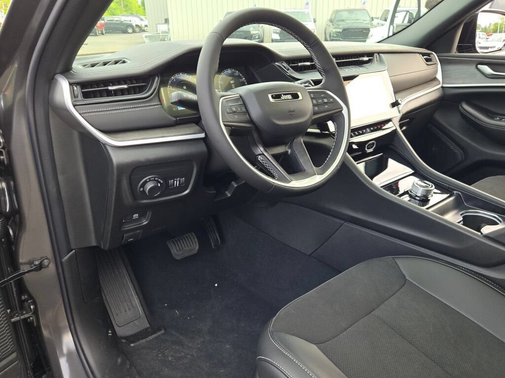 New 2026 Jeep Grand Cherokee Altitude AWD/4WD image 25