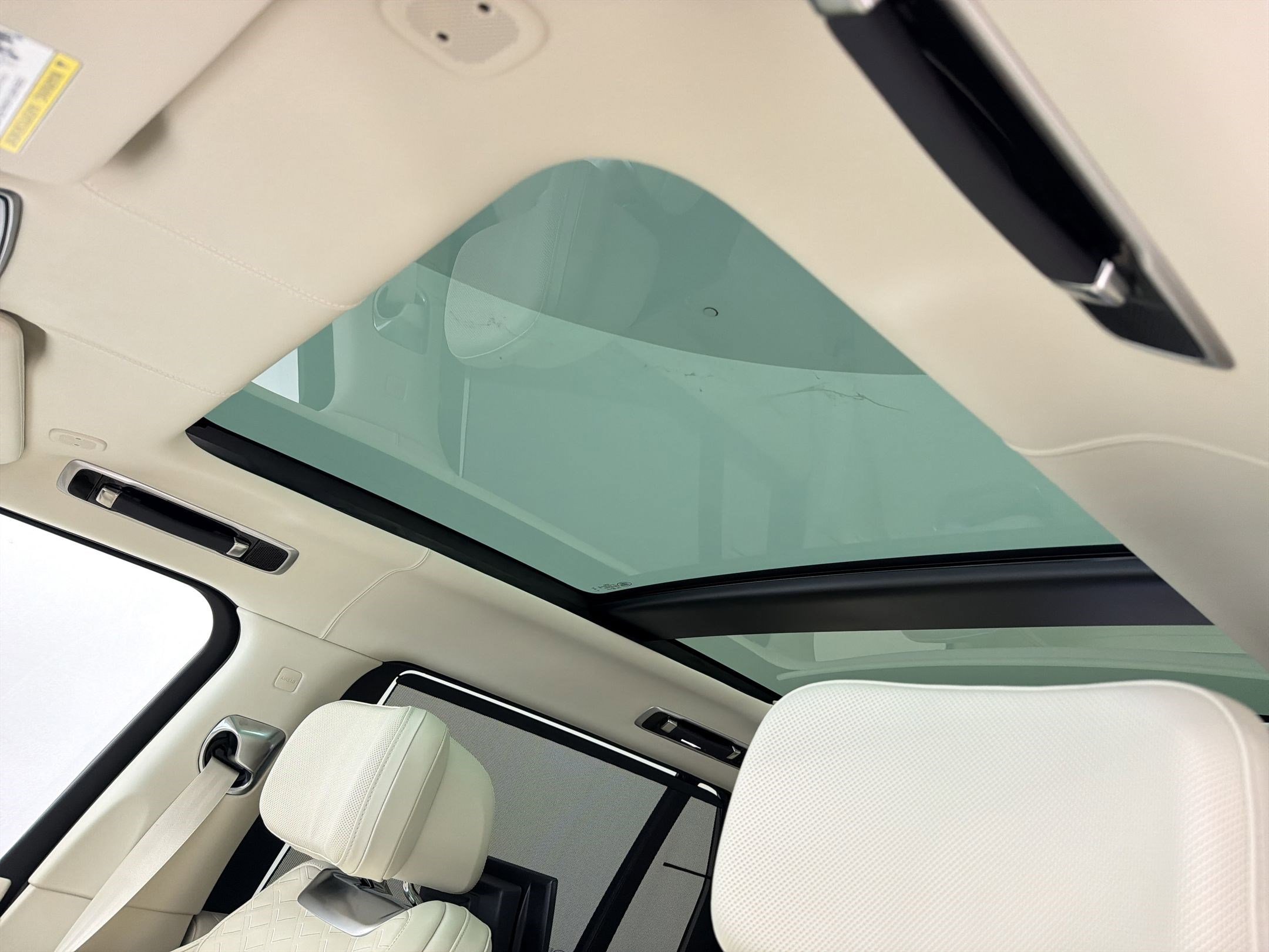 New 2026 Land Rover Range Rover SV image 14