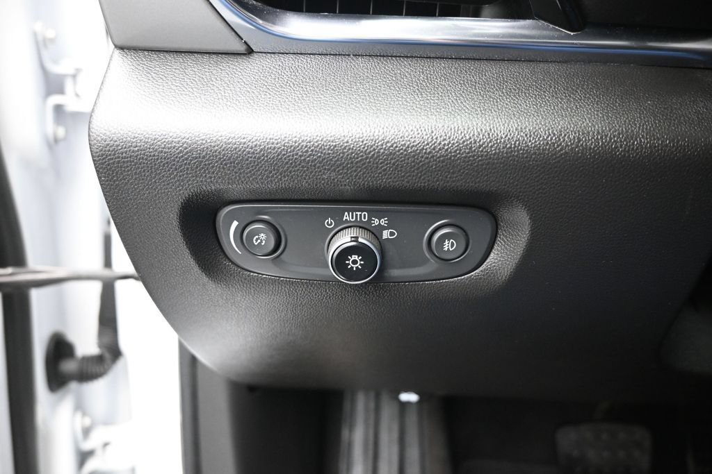Used 2020 Chevrolet Traverse LT w/ LT Premium Package FWD image 12