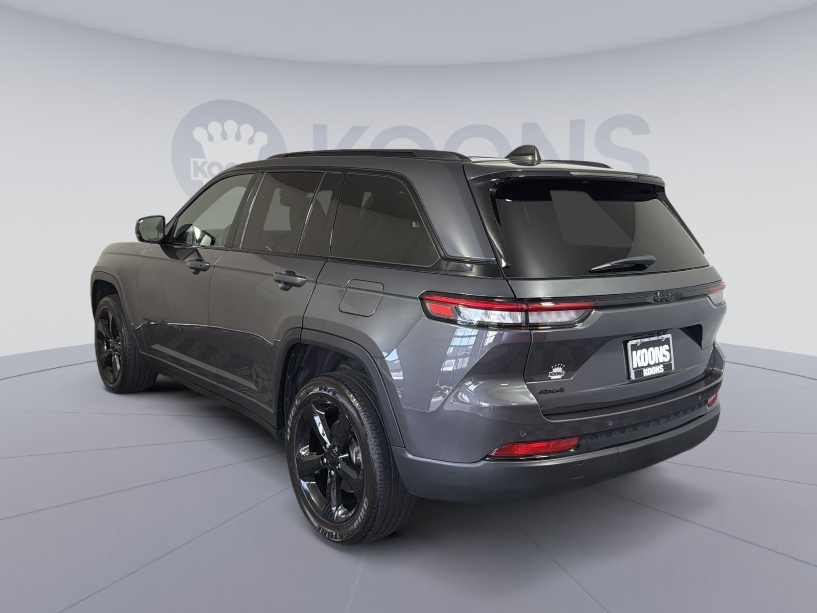 Used 2023 Jeep Grand Cherokee Altitude AWD/4WD image 4