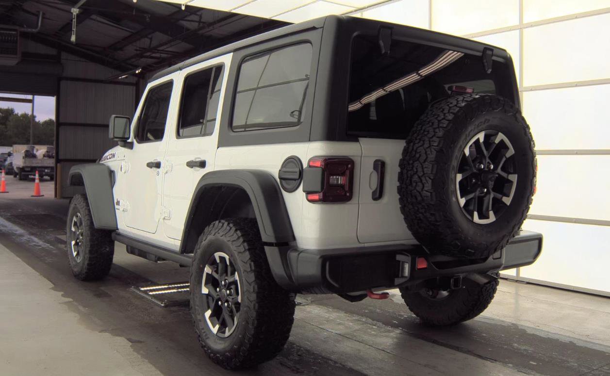 Used 2026 Jeep Wrangler Unlimited Rubicon AWD/4WD image 4