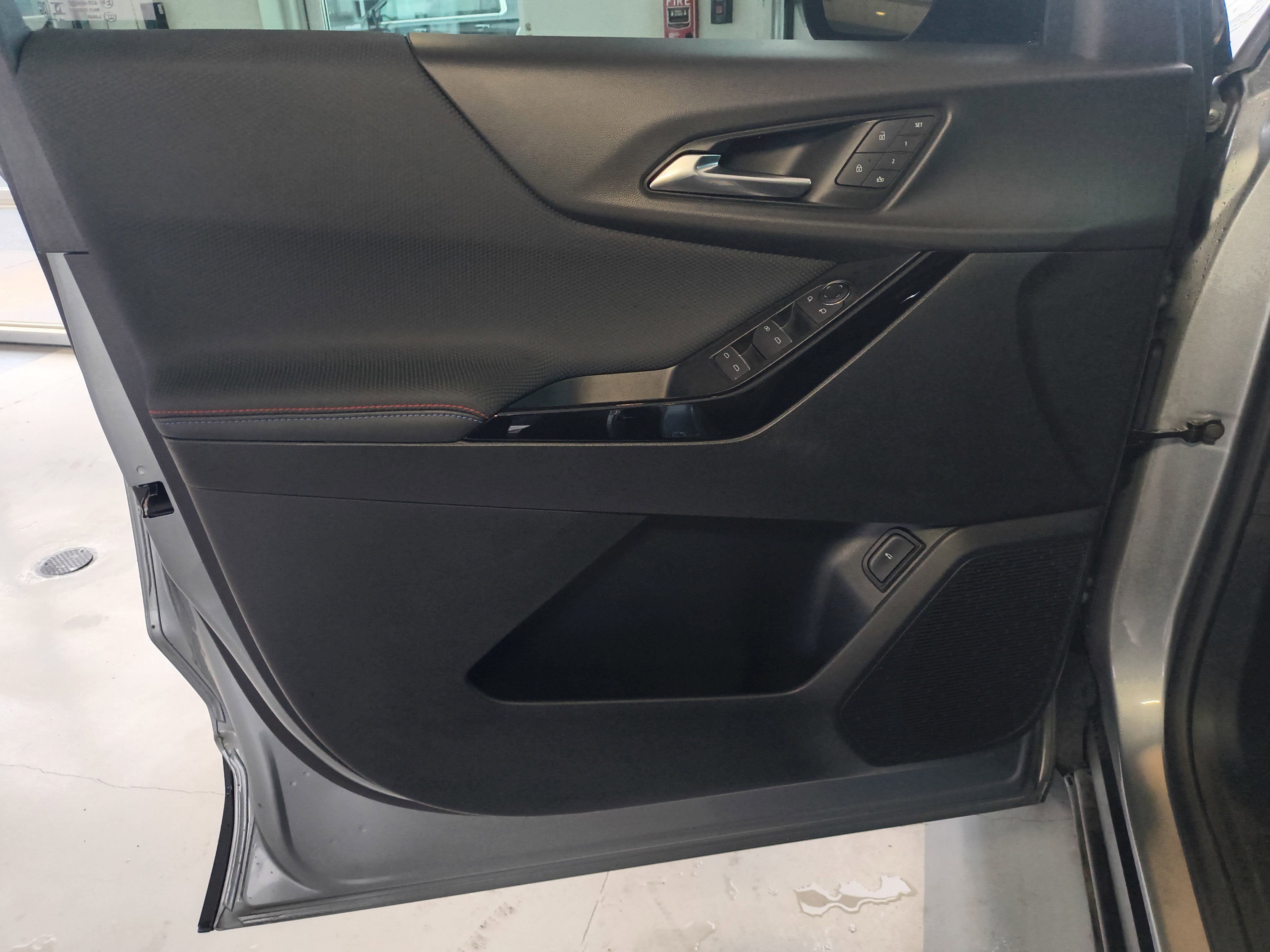 Used 2025 Chevrolet Equinox RS w/ Safety and Technology Package image 18