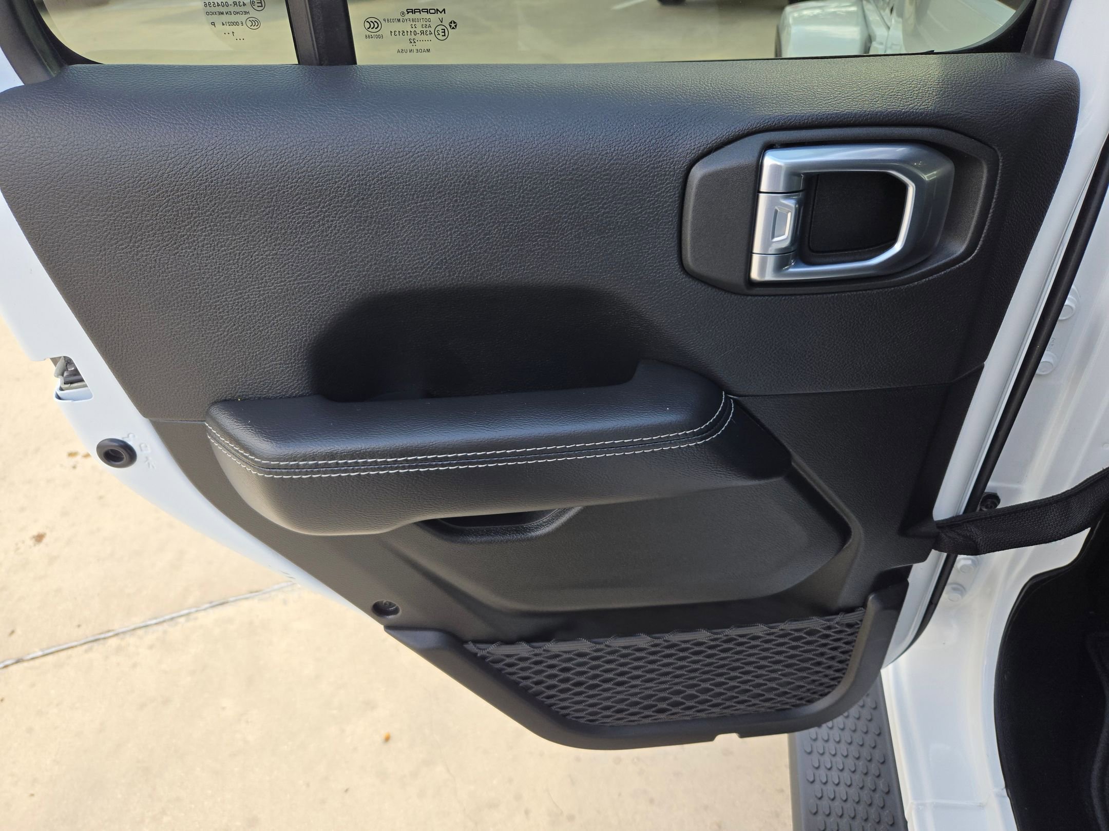 Used 2022 Jeep Wrangler Unlimited Sahara w/ Cold Weather Group image 14