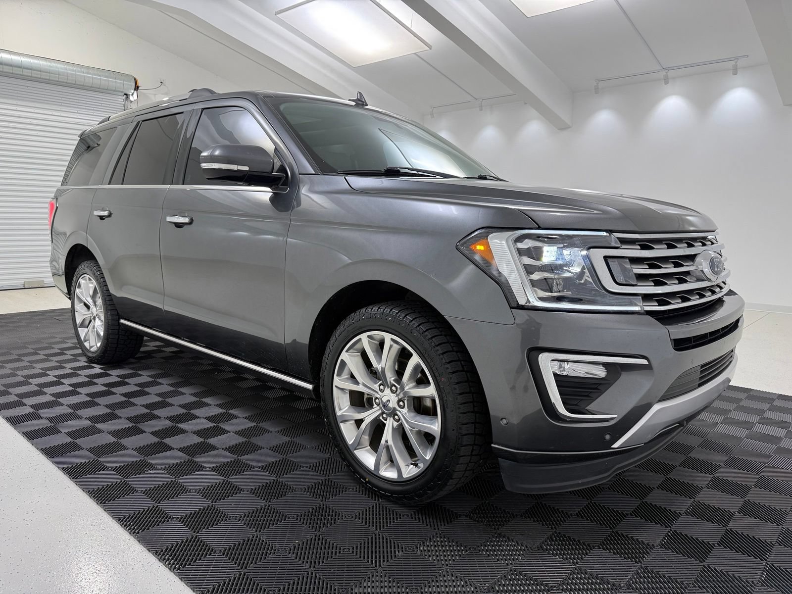 Used 2019 Ford Expedition Limited w/ Equipment Group 302A RWD image 1