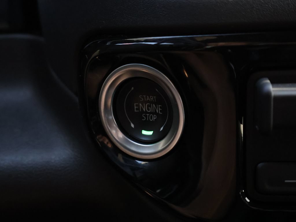 Certified 2025 Chevrolet Silverado 1500 ZR2 AWD/4WD image 31