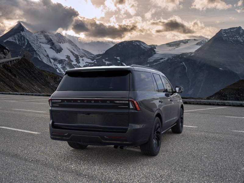 New 2026 Lincoln Navigator Reserve w/ Jet Appearance Package AWD/4WD image 8
