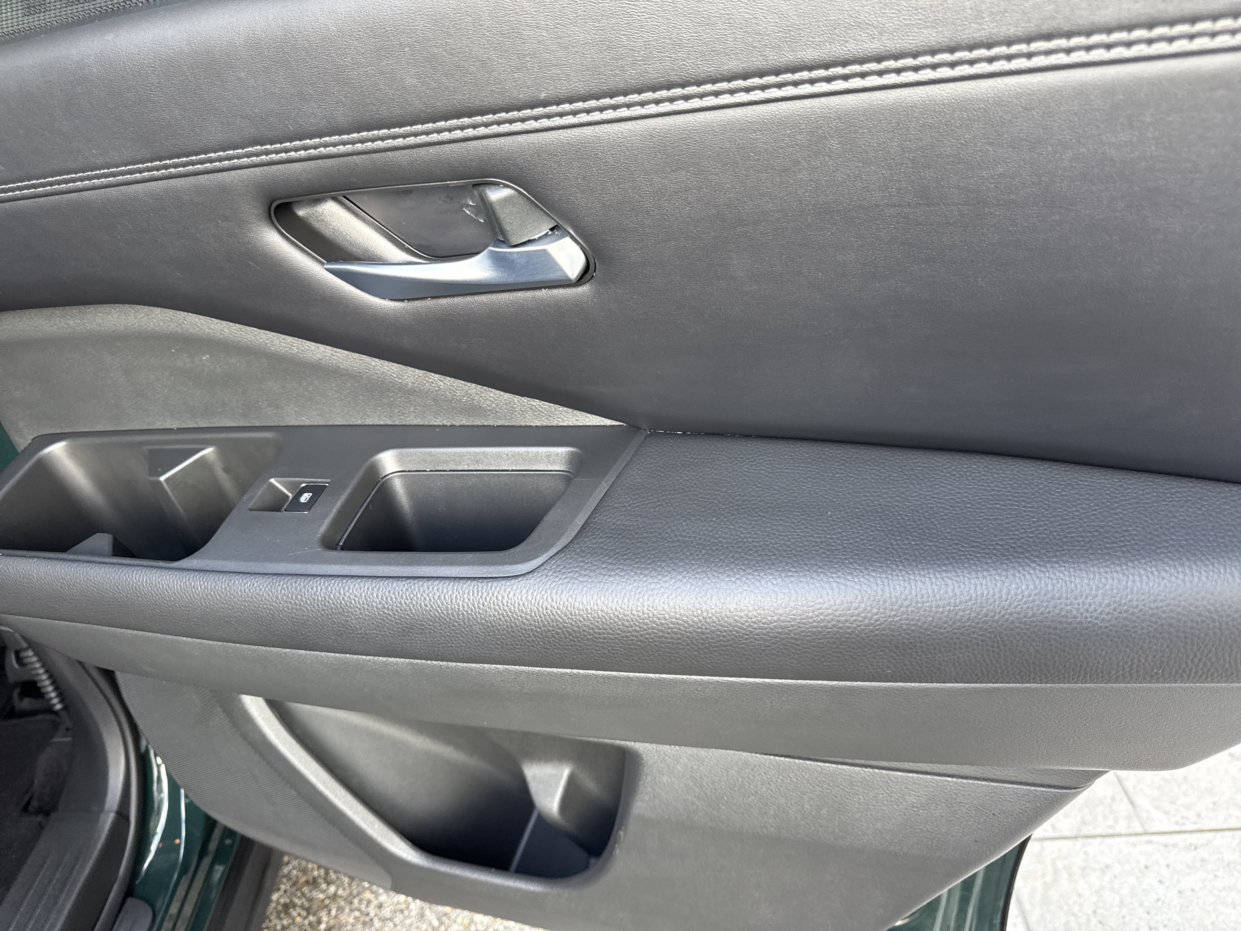 Used 2024 Nissan Pathfinder Platinum w/ Cargo Package FWD image 15