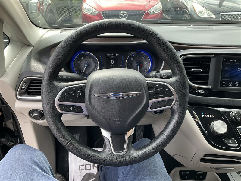 Used 2020 Chrysler Voyager Lxi FWD image 22