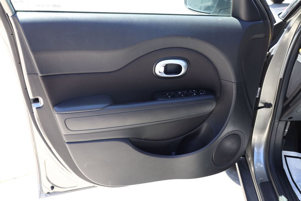 Used 2016 Kia Soul FWD image 10