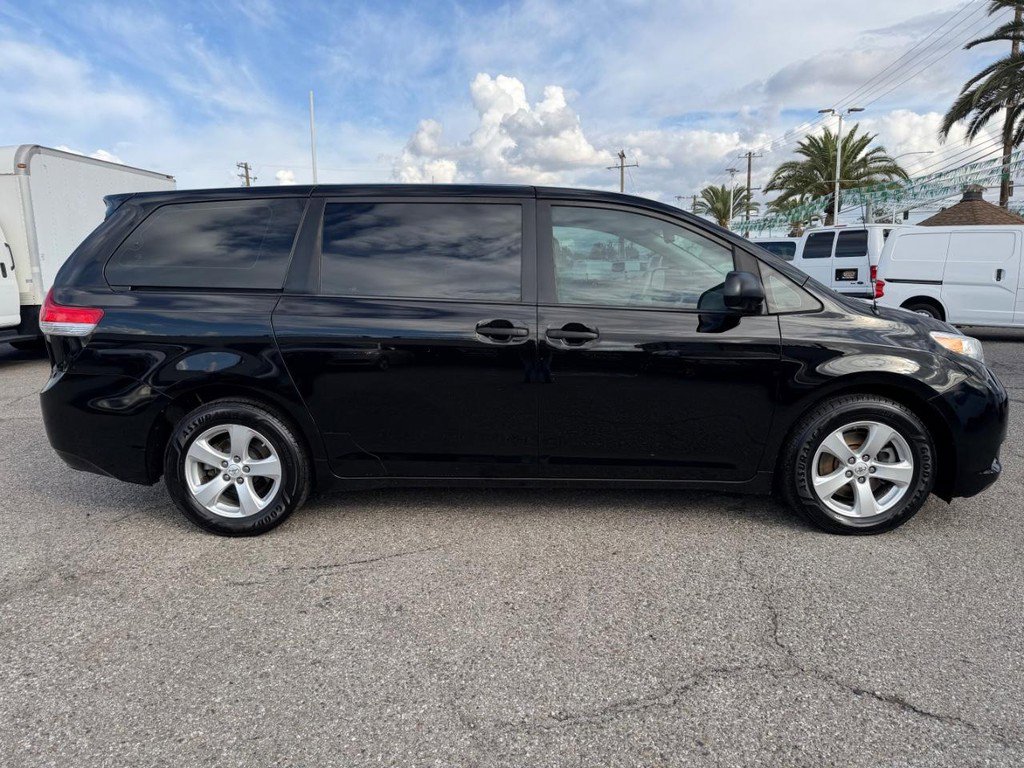 Used 2014 Toyota Sienna L image 4