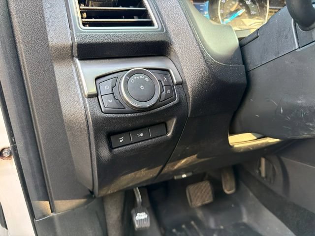 Used 2018 Ford Explorer XLT w/ Equipment Group 202A AWD/4WD image 21