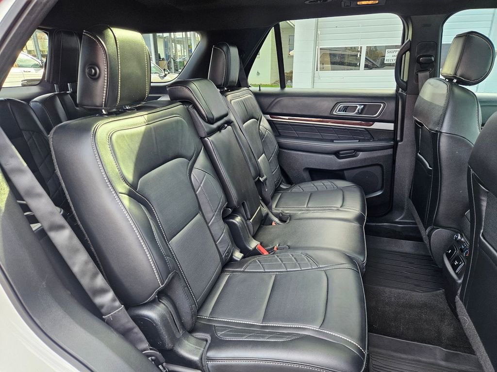 Used 2017 Ford Explorer Platinum image 28